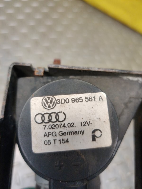 05 06 07 Bentley Continental Flying Spur Auxiliary Water Pump w/ Bracket OEM