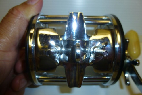 Penn Long Beach 68 WITH NEWELL TEFLON BUSHING 66 SIDEPLATE. SLIGHTLY USED - Picture 5 of 5