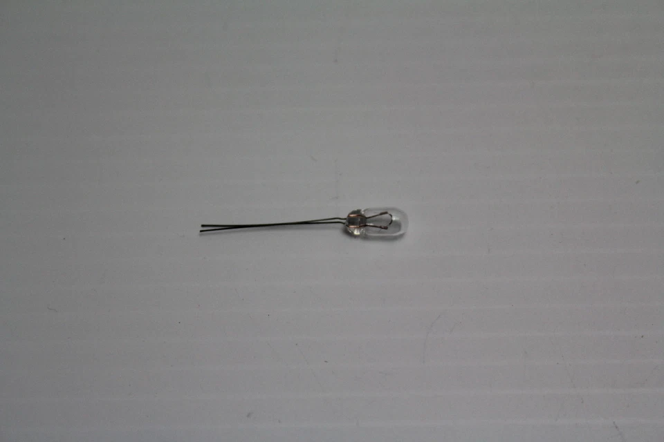 Microlites 2.5-0.875-108  2.5V .35A T5x12 WT 20kh 2169 Lamp ( lot of 19 ) New - Image 3 of 4