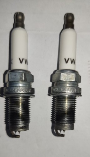Kit candele accensione originali VOLKSWAGEN LONGLIFE VW 03C905601B NGK TSI - Foto 3 di 4