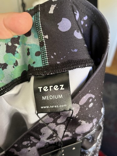 NWT Terez Capri Camo Shiny Workout Leggings Women Medium - Picture 10 of 10