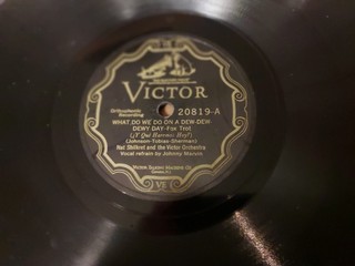 Victor Scroll 78/Johnny Hamp's Kentucky Serenaders/Nat Shlkret & Victor Orch.