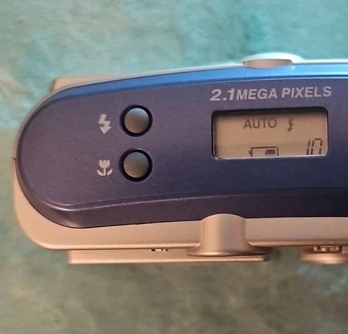 Samsung Digimax 200 2.1 MP Digital Silver Camera Tested, Works, Read Descrip - Picture 4 of 18