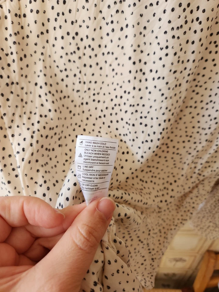 Blusa Vince Black Dot rayon e seda tamanho médio - Imagem 4 de 4