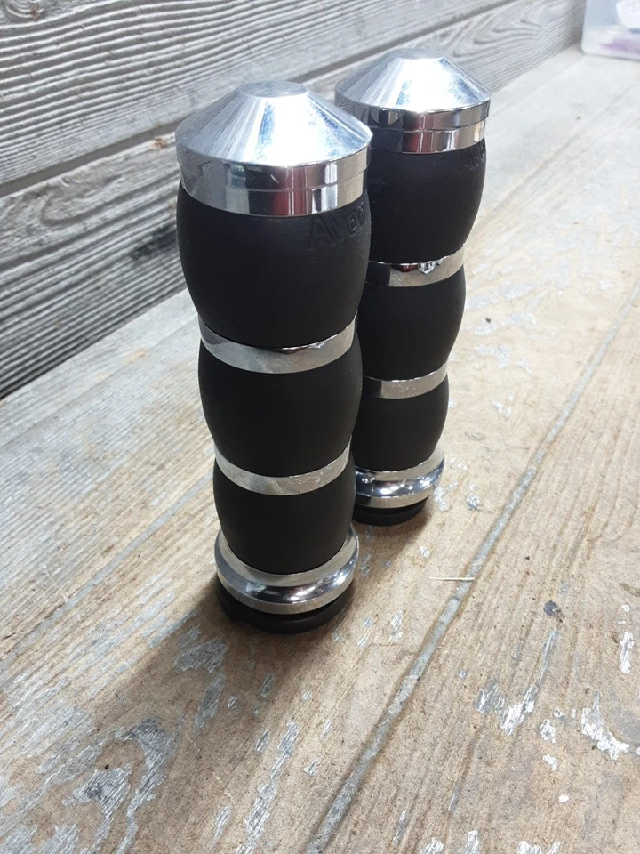 Empuñaduras de manillar Avon negras cromadas Air 93 Fly Harley-Davidson Foto 3 de 4