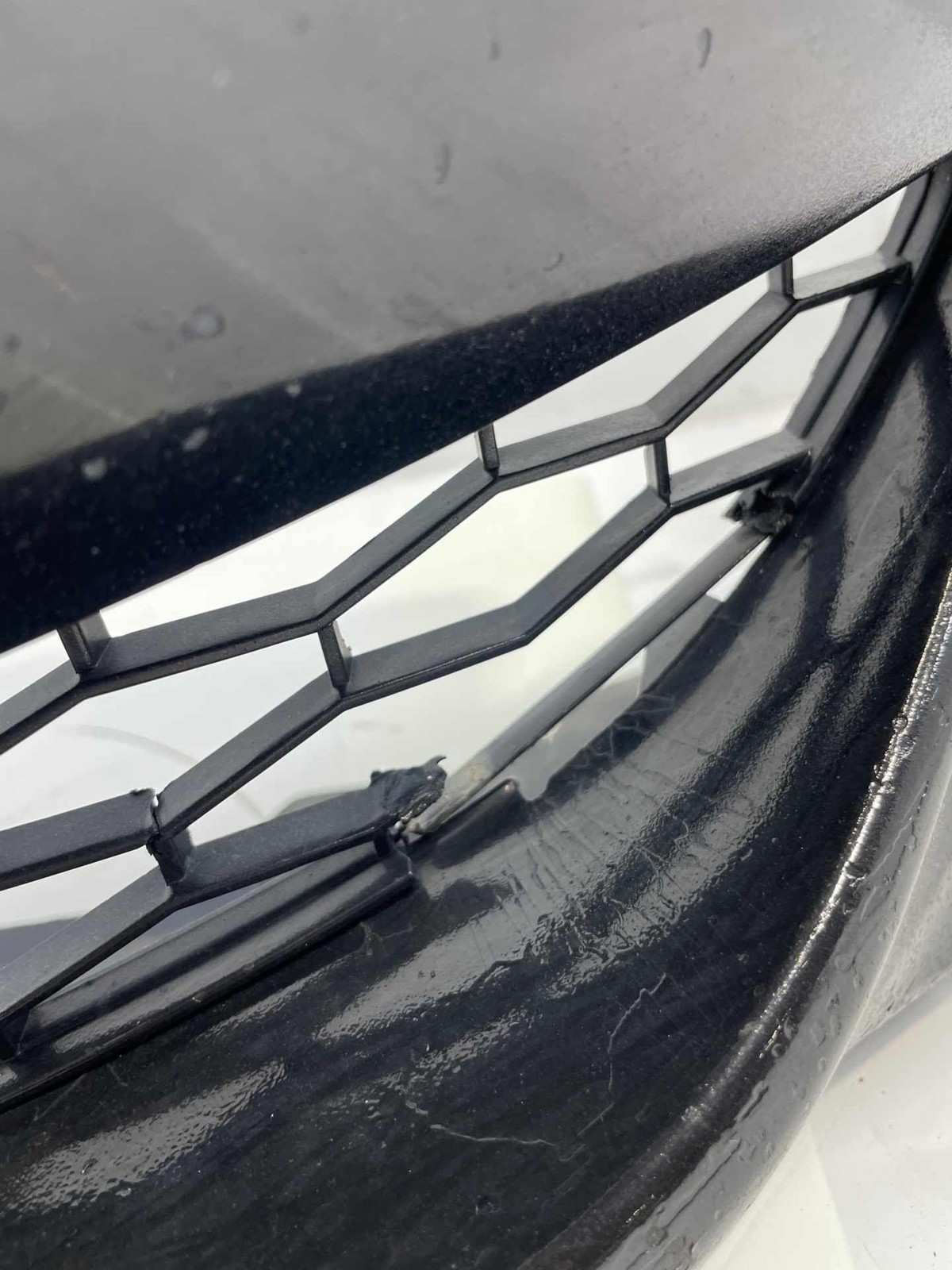 2014-2017 Maserati Quattroporte Front Bumper Assembly Scratches Cracks