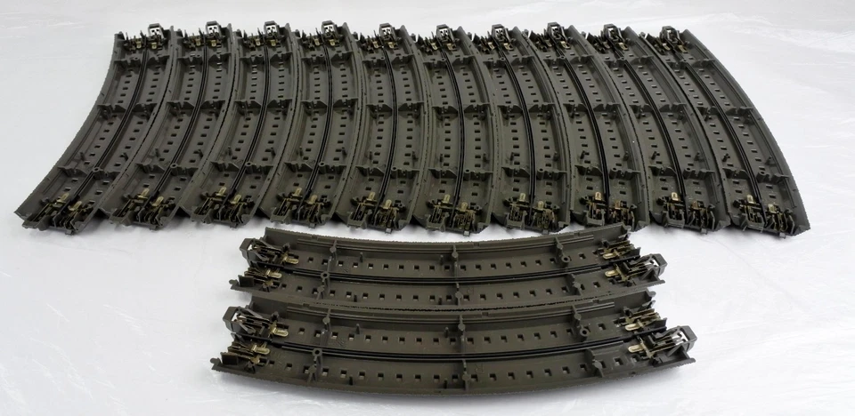 MARKLIN HO 24130 R1 30 DEGREE 360MM CURVED TRACK 12 PIECES - Image 2 of 2