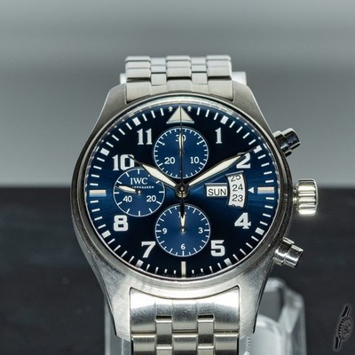 IWC Pilot's Watch Blue Men's Watch on steel bracelet - IW377706