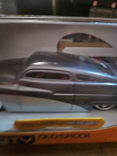 1951 Lincoln Mercury 1/24 - Picture 2 of 7