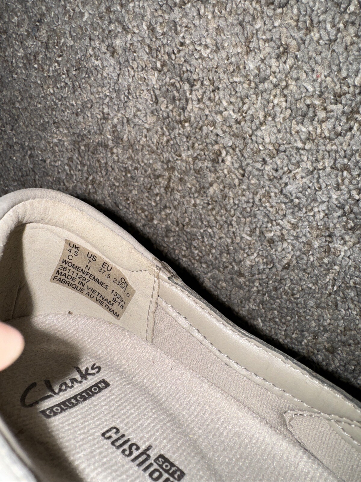 Clarks Women 7.0 M Gray Tan Taupe Suede Collectio… - image 4