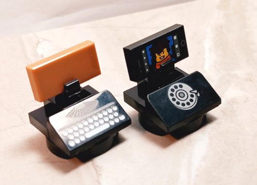 New LEGO Desk Set Typewriter & Video Rotary Phone Printed Silver Dial Smartphone - Picture 1 of 2