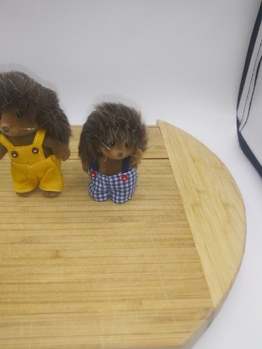 Calico Critters Sylvanian Hutch Families PICKLEWEEDS HEDGEHOG BOY &DAD Hedge - Picture 6 of 16