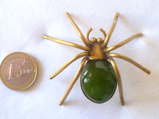 GROSSE BROCHE ARAIGNÉE ANCIENNE LAITON ET PIERRE VERTE NUMÉROTÉE 162