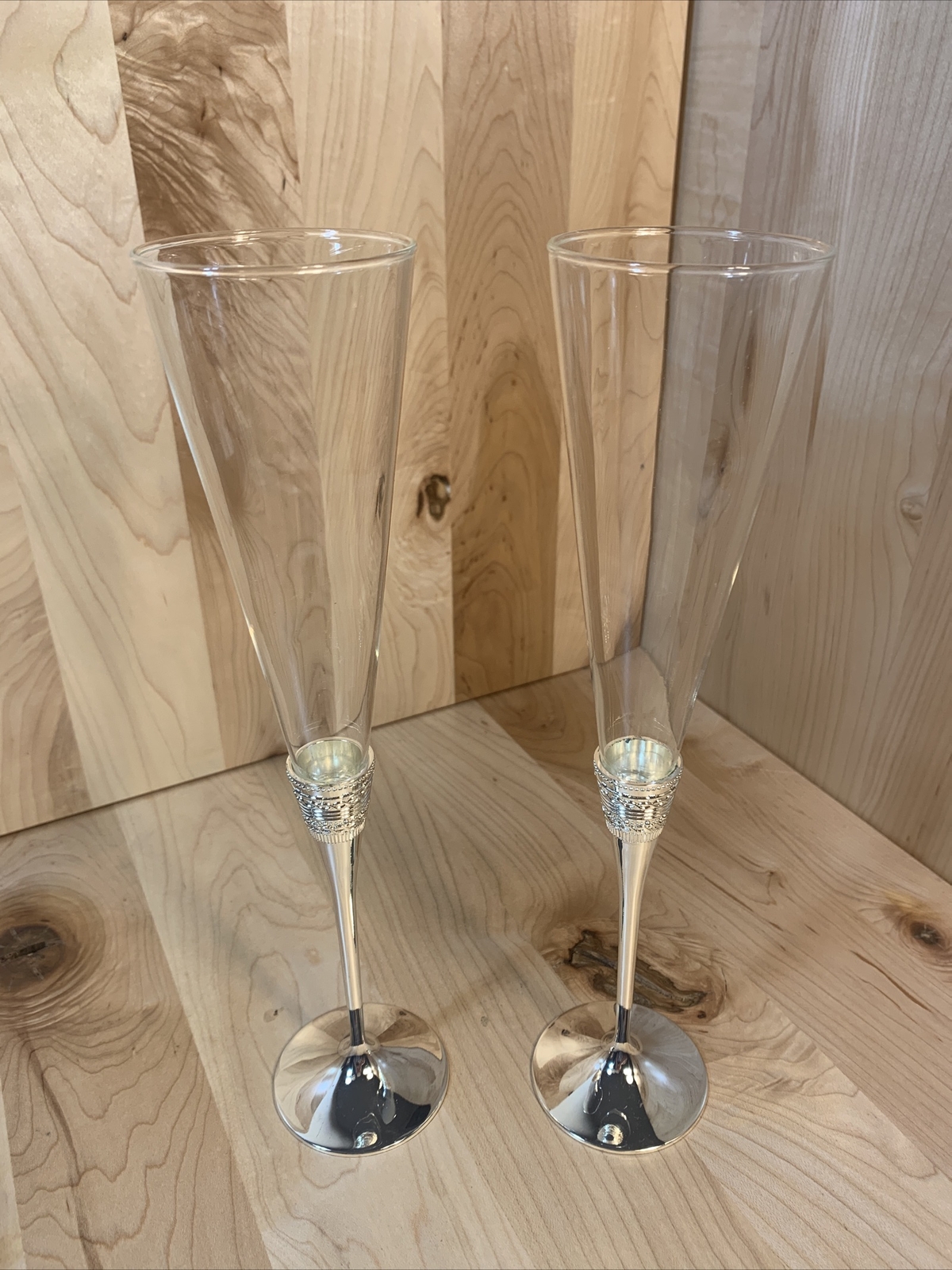 Par de gafas de flautas tostadas Vera Wang plateadas de madera de cuña con amor