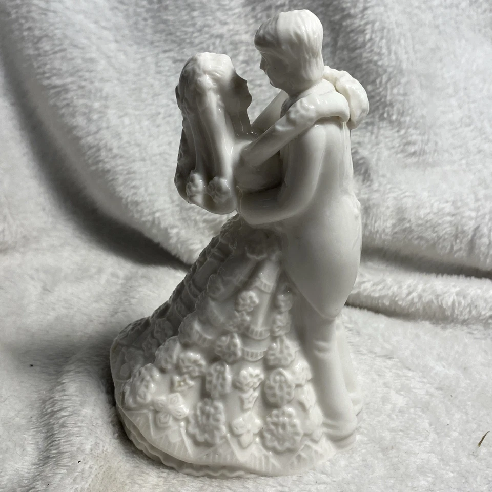 Decoración de pastel de boda de porcelana vintage romántica novia y novio bailando 5,5" (B2) Foto 4 de 4