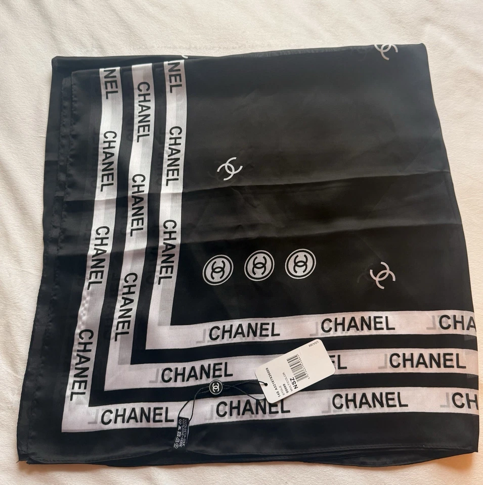 Mantón bufanda blanco y negro con logotipo CC de Chanel VIP NUEVO CON ETIQUETAS 💯 seda Foto 2 de 4