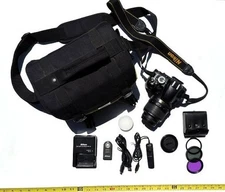 Nikon D3100 14.2MP DSLR Camera w/ AF-S Nikkor DX 18-55mm VR Lens Works