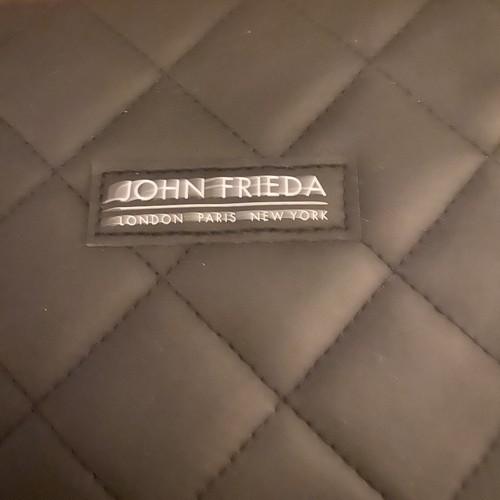 New John Freida Black Quilted Toiletry Wash Make Up Bag Brand New - Picture 20 of 24