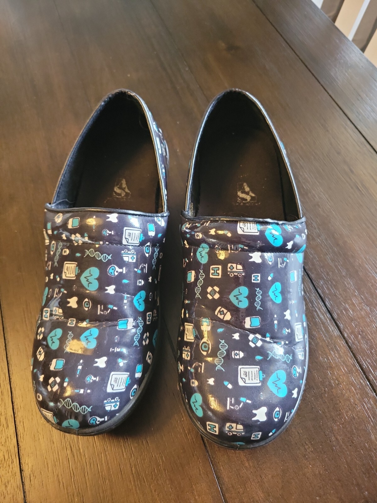 Womens Shoe Aholics Nurse Shoes Clogs Size 10 Gem