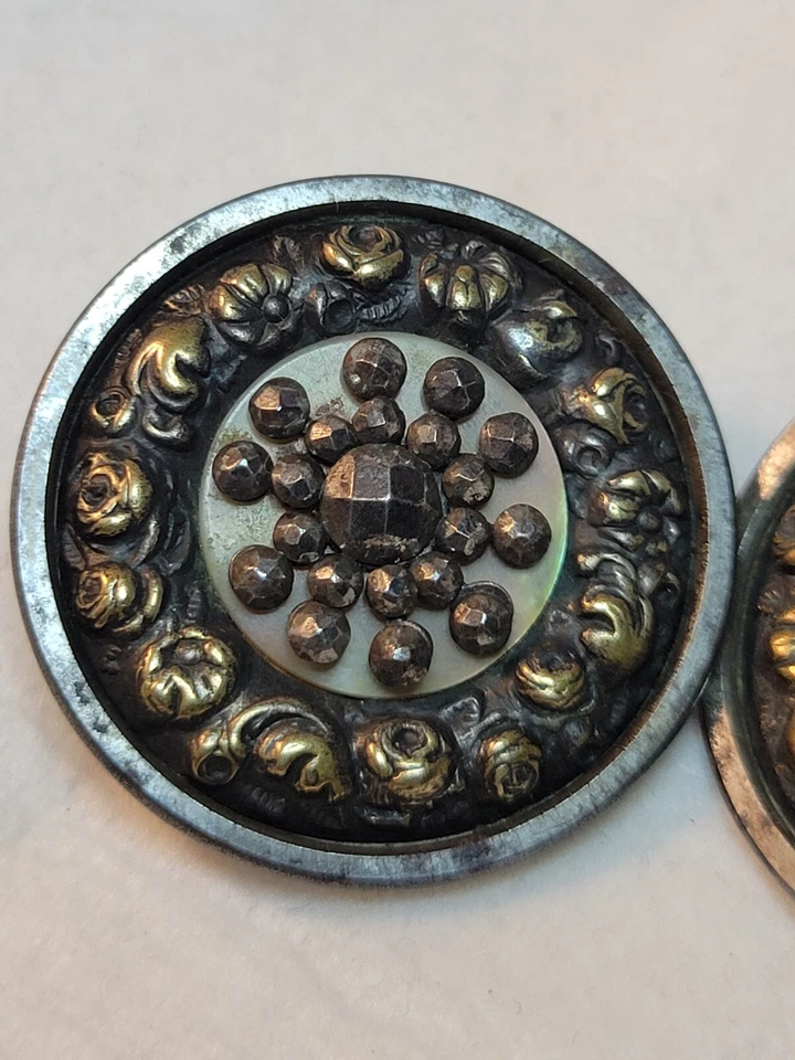 Лот из 3 стальных, золотых пуговиц грузинской огранки и кнопок раковины БОЛЬШОЙ - Изображение 3 из 4