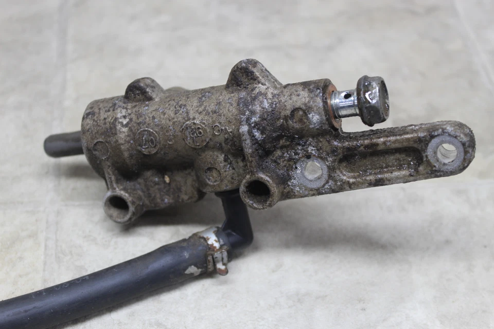 09-14 Arctic Cat 550 OEM Cilindro maestro de freno trasero con depósito 1502-293 Foto 4 de 4