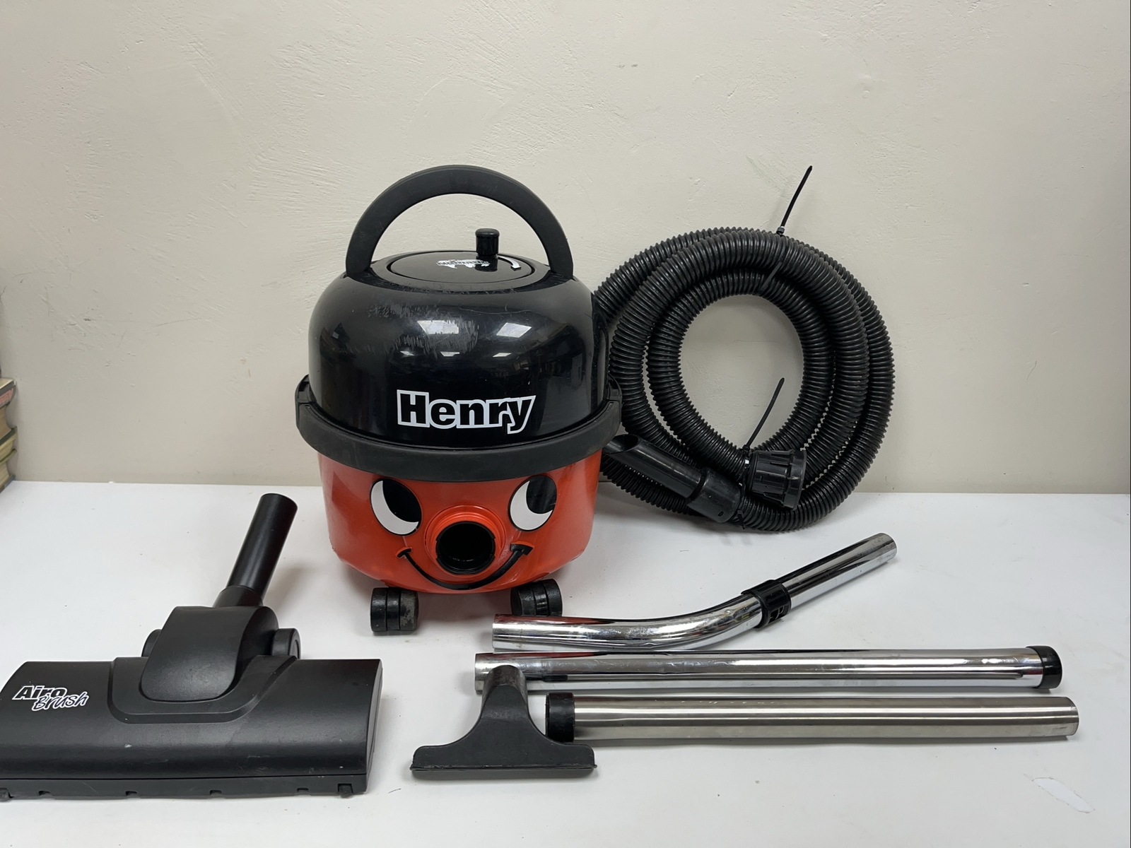 Numatic Henry HVR16011 Cylinder Vacuum Cleaner 620w With Airo Brush