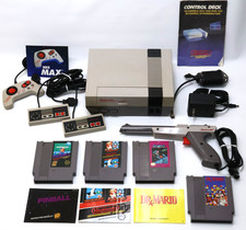 Nintendo NES System Console 2 Controllers NES Max Zapper 4 Games Dr Mario Tested