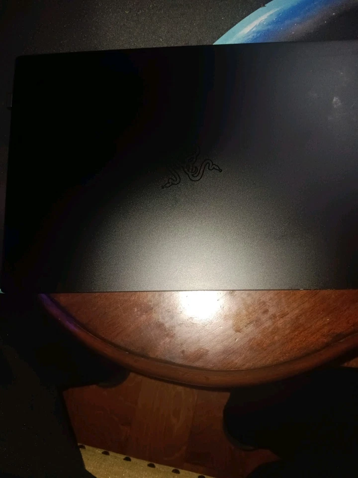 Razer Blade Stealth 17 + Llano Gaming Laptop Cooler - Image 3 of 4