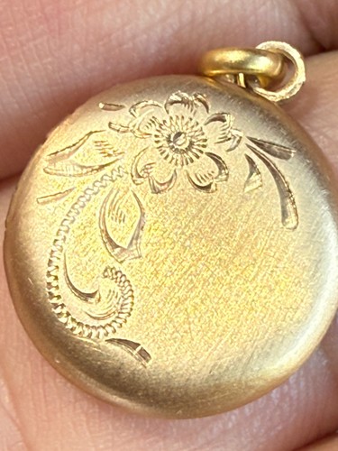 VINTAGE 14K Yellow Gold Engraved Flowers ROUND LOCKET Pendant 2.4 Grams LADY’s - Picture 14 of 16
