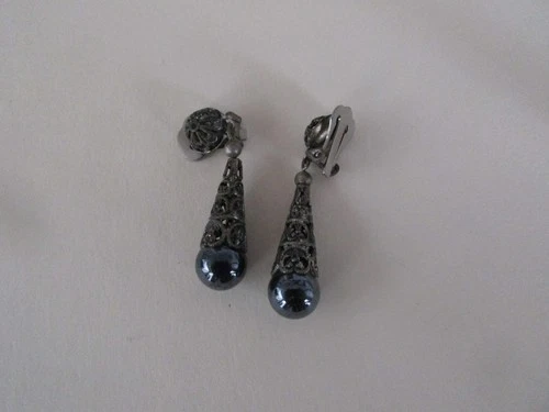 Vintage Dangle Earrings - Costume Jewelry