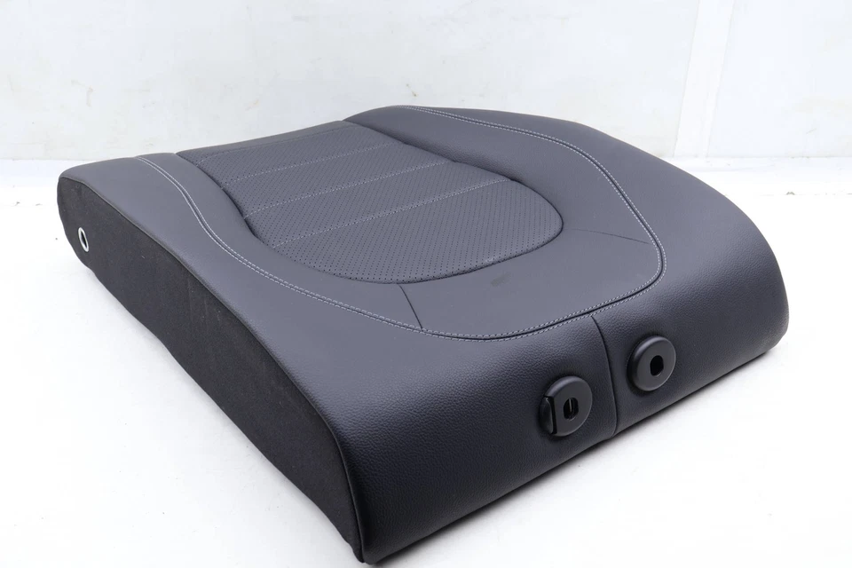 2017–2023 MERCEDES-BENZ GLC43 AMG — подушка для спинки правого верхнего сиденья сзади - Изображение 3 из 4