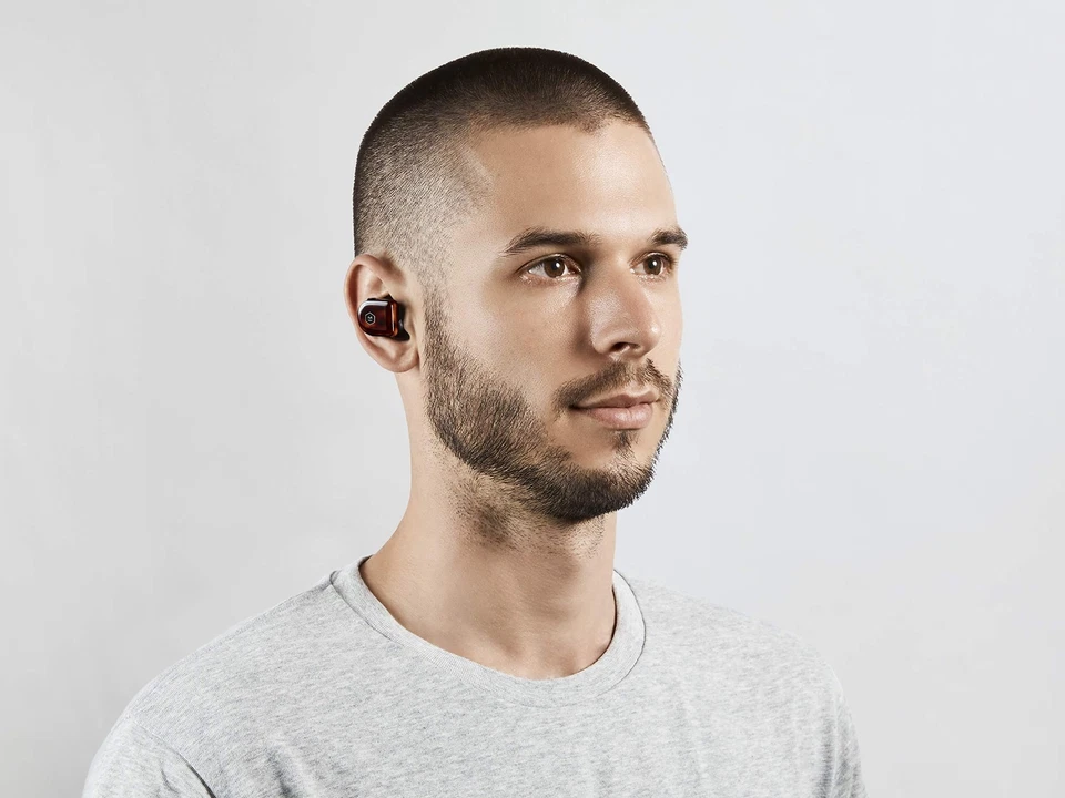 Master and Dynamic MW07 Plus True Wireless Earphones - Tortoise Shell - Image 2 of 4