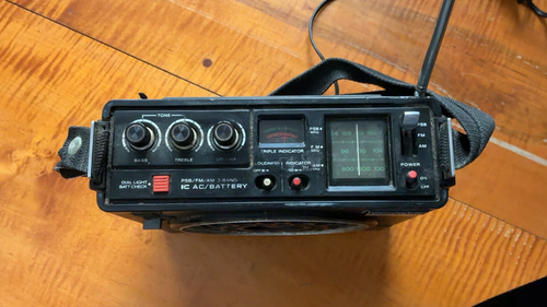 Récepteur radio 3 bandes Panasonic RF-888 PSB/FM/AM vintage années 70 fonctionne voir vidéo - Vidéo 1 sur 1