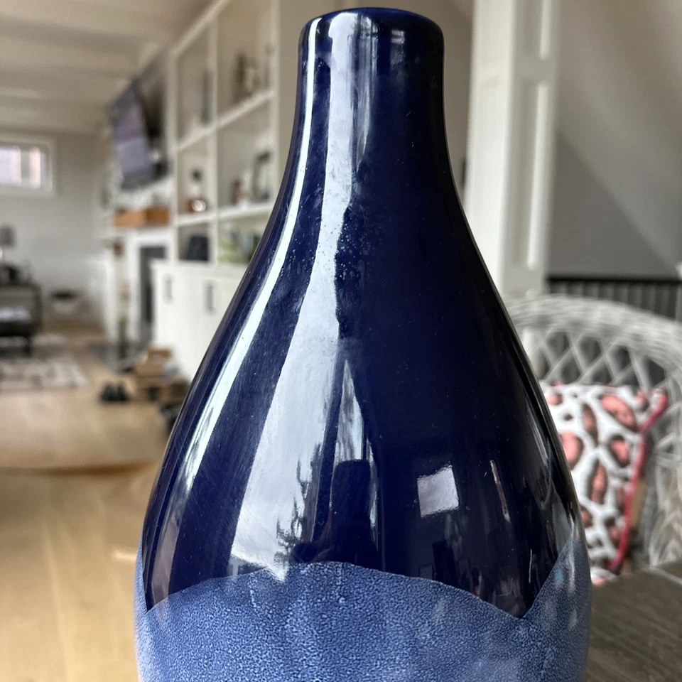 Vaso Nila Crate and Barrel grande azul feito em Portugal 12 1/2” de altura - Imagem 3 de 4