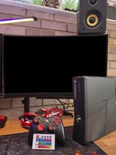 Xbox 360 Slim Matte Black 1TB 1x Controllers and Power supply