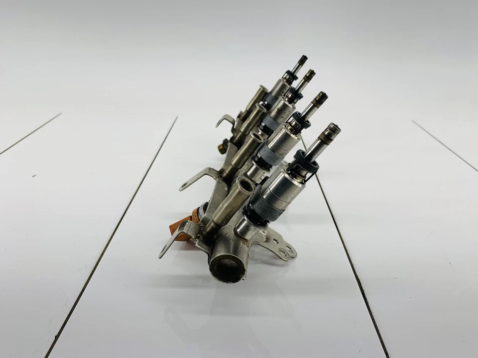 17-18 VOLKSWAGEN TIGUAN LIMITED 2.0L L4 GAS ENGINE FUEL INJECTOR RAIL TUBE OEM - Image 4 of 4