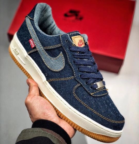 Nike Air Force 1 LEVI'S Custom AF1 Limited Retro Denim Size 9.5 US Nike Air Force 1 LEVI'S Custom AF1 Limited Retro Denim Size 9.5 US
