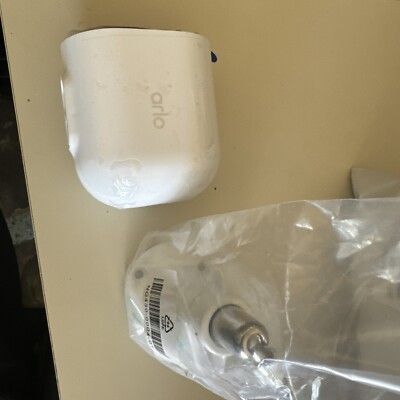 Arlo Ultra 2 4K Indoor/Outdoor Wireless Security Camera with Battery & Mount