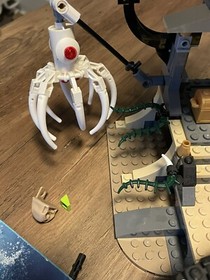 LEGO Atlantis: Gateway of The Squid (8061) Near Complete W/ Box, Manuals, Figure