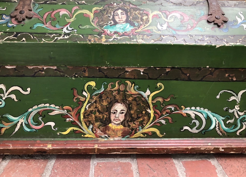 Antiguo cofre manta madera dote baúl arte popular mexicano Foto 2 de 4