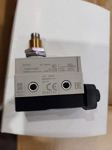 New OEM OMRON Limit Switch P/N D4MC-5000 - Picture 3 of 4
