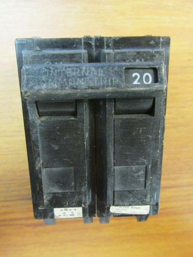 General Electric Circuit Breaker 20 AMP 2 POLE THQL220 (CHIP)..  VS-770 - Picture 1 of 5