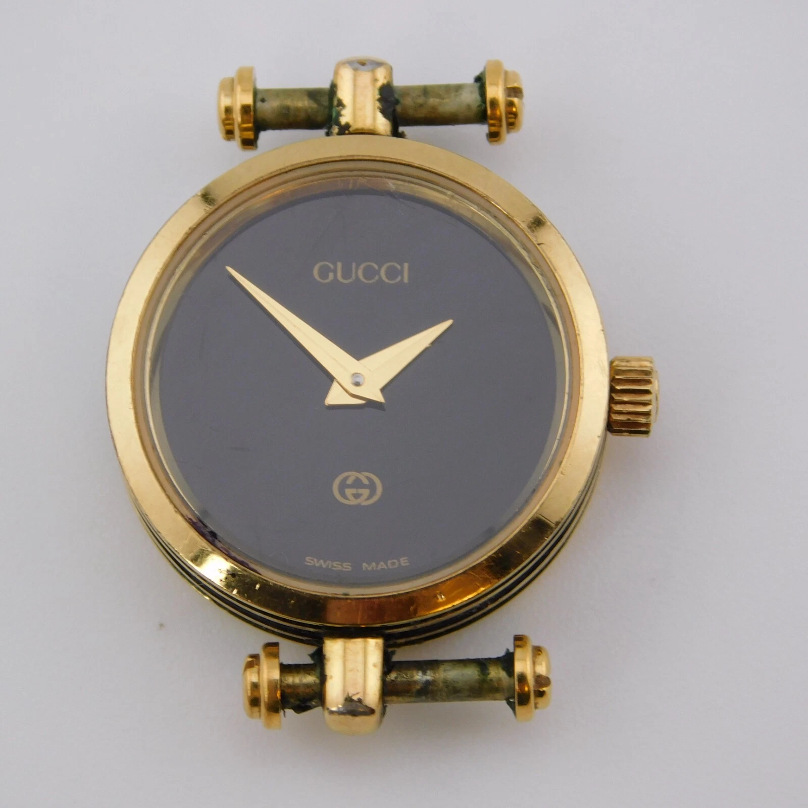 Montre femme analogique à quartz GUCCI Swiss Made pile neuve