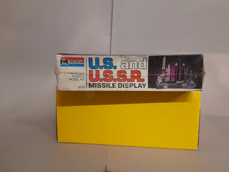 MONOGRAM 6019 1:144 model kit USA and USSR Missile Display Nuovo Sigillato - Immagine 3 di 4