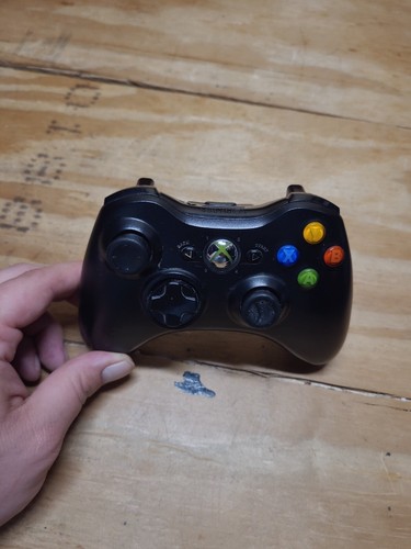 Xbox 360 S Slim 4GB Console w/ OEM Controller, Kinect Bar, Power Cord & 17 Games - Picture 6 of 9