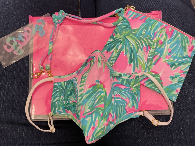 LILLY PULITZER Pink Blossom Adult On The Go Mask and Pouch Set $42 MSRP