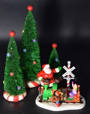 DEPT 56 SANTA COMES TO TOWN 2007 TRAIN WITH KIDS & (3) PEPPERMINT BASE TREES