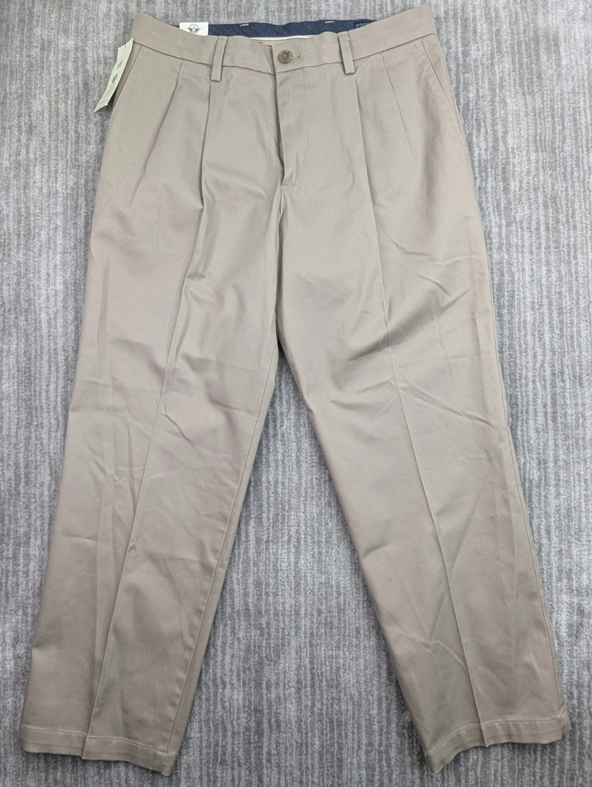 Dockers Pants Mens 32x30 Signature Khaki Classic Fit Pleated Beige Stretch NWT