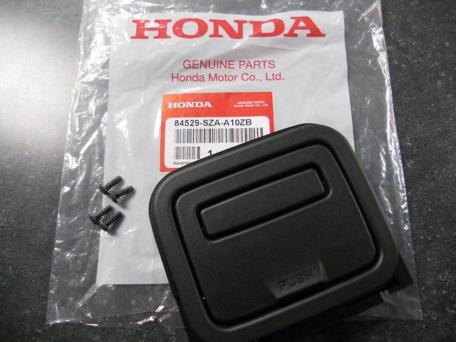 パーツ ID81 10K LEON Honda Pilot Rear Cargo Floor Lid Lock Handle 84529-SZA-A10ZB