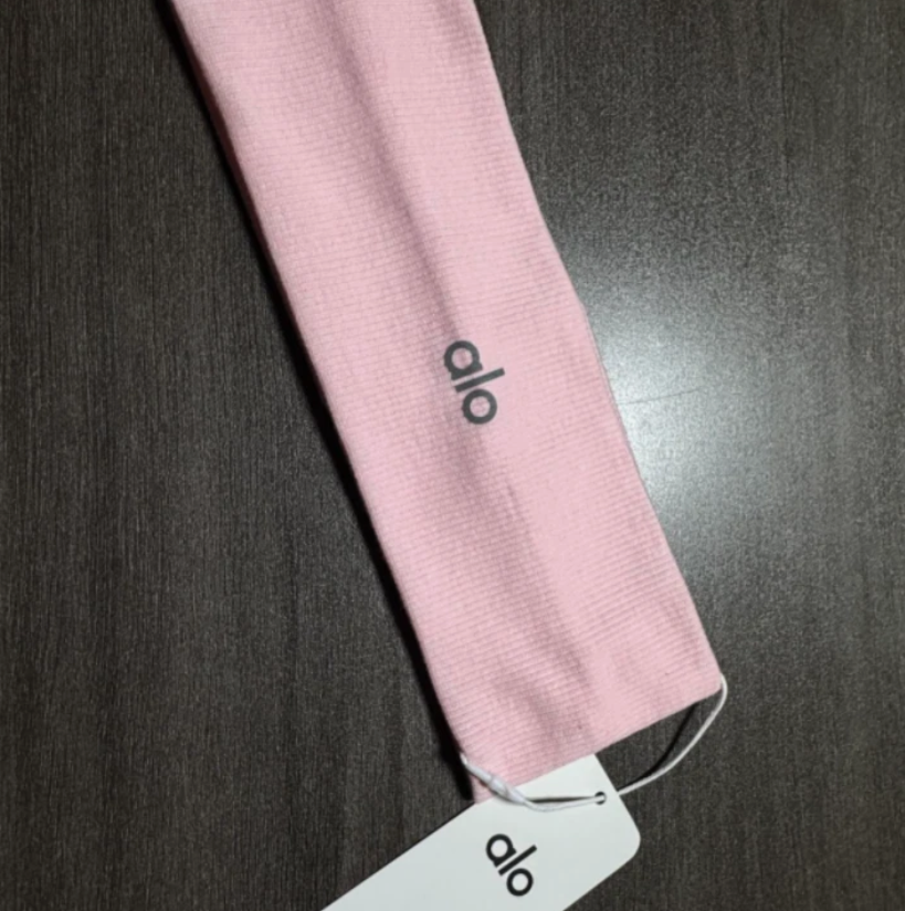【新品未使用タグ付き‼️】alo yoga pink XSサイズ alo yoga ピンクレギンス XXS - メルカリ